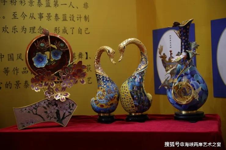 以区域文化为表现内容的各类工艺品,与仿真植物及配套用品交相辉映